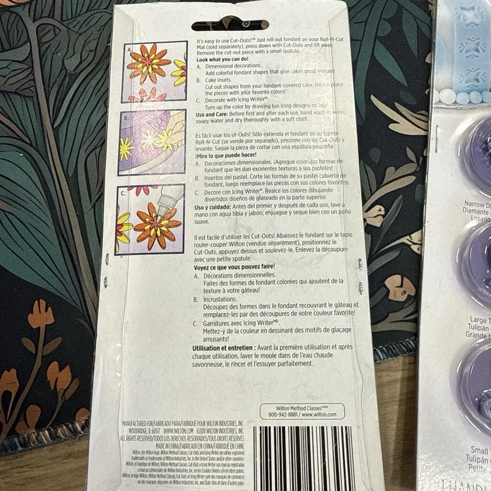 Wilton Fondant Decorative Punch Set 3D Decorations 8 Designs Cakes Cookies NIP